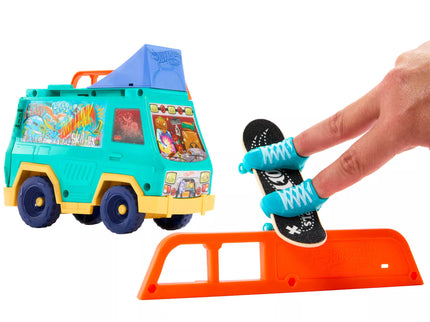 HOT WHEELS Skateboarder Van Playset, Inspired by Tony Hawk (JGG91)