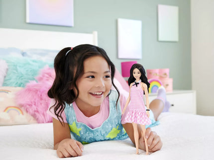 BARBIE madistė rožine languota suknele (HRH21)