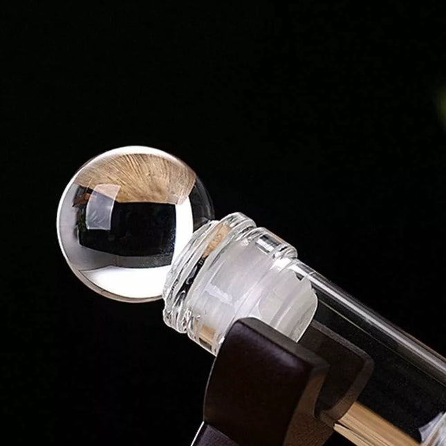 Grafinas su dviem stiklinėmis