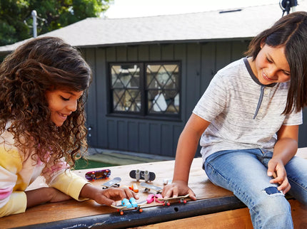 HOT WHEELS finger skateboard with shoes (HGT46)