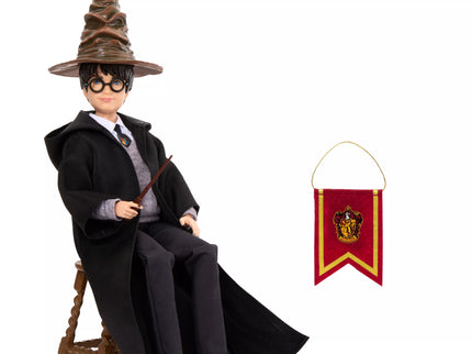 HARRY POTTER lėlė – Haris Poteris ir mago skrybėlė (HND78)