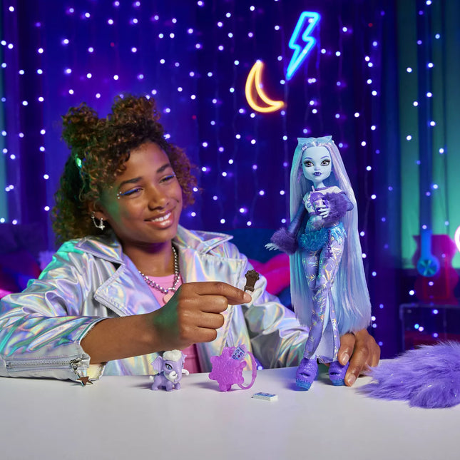 MONSTER HIGH lėlė – Ebė (HNF64)