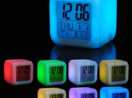 Spalvas keičiantis elektroninis laikrodis