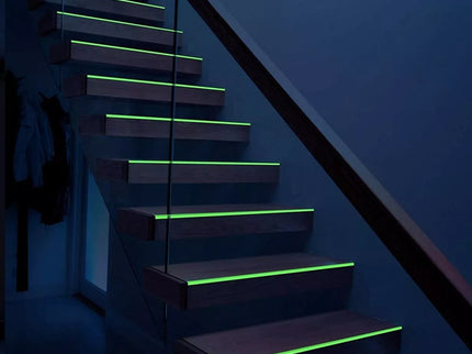 Šviečianti tamsoje juostelė