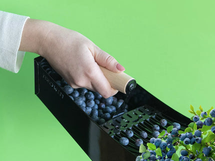 Uogų rinkimo įrankis Juodas