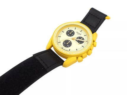 Vyriškas laikrodis su geltonu korpusu ir juodu dirželiu