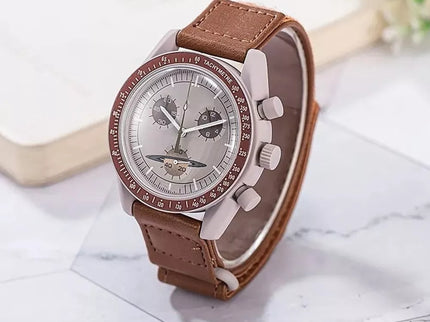 Vyriškas laikrodis su rudu dirželiu